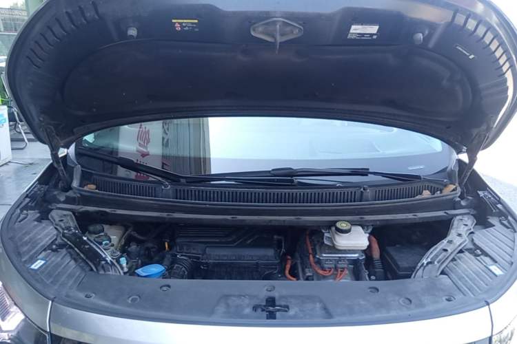 Used Denza D9 2024 DM-i 980 Four-Wheel Drive Flagship Model Engine Bay