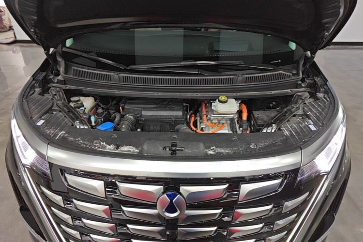 Used Denza D9 2024 DM-i 980 Four-Wheel Drive Prestige Model Engine Bay