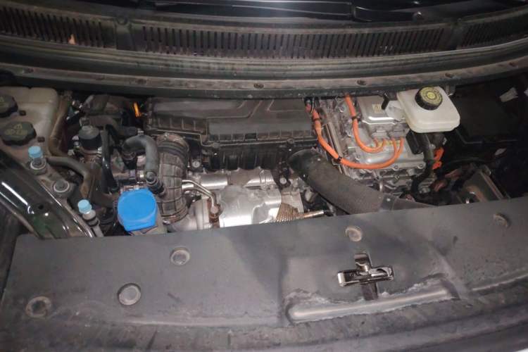 Used Denza D9 2024 DM-i 1050 Luxury Model Engine Bay