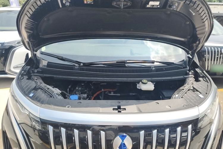 Used Denza D9 2024 EV 600 Four-Wheel-Drive Flagship Model Engine Bay