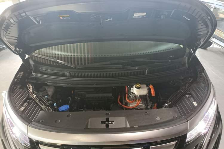 Used Denza D9 2024 DM-i 980 Four-Wheel Drive Prestige Model Engine Bay