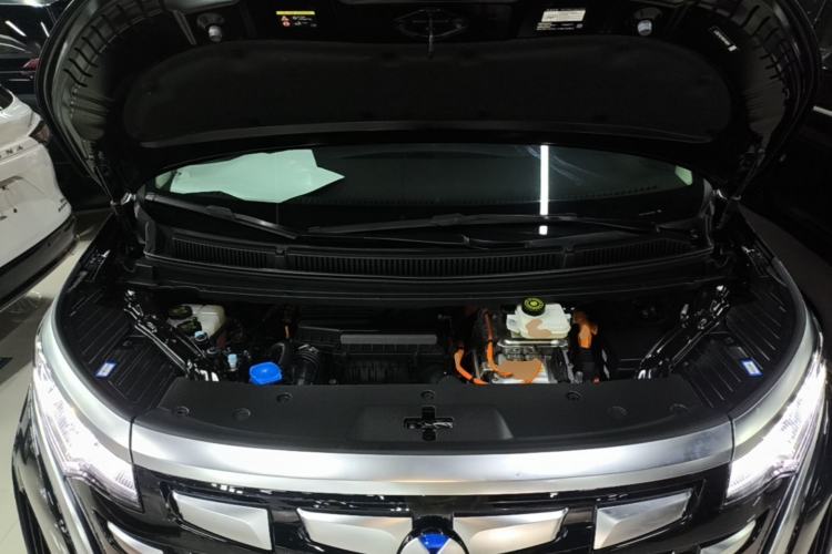 Used Denza D9 2024 DM-i 1050 Luxury Model Engine Bay