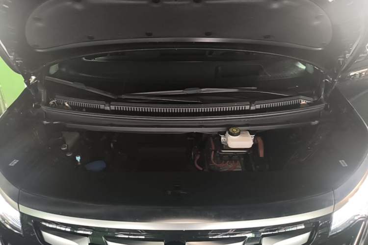 Used Denza D9 2024 DM-i 980 Four-Wheel Drive Flagship Model Engine Bay