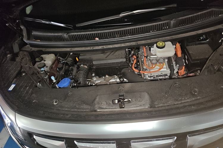 Used Denza D9 2024 DM-i 1050 Luxury Model Engine Bay