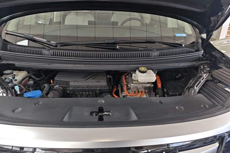 Used Denza D9 2024 DM-i 980 Four-Wheel Drive Flagship Model Engine Bay
