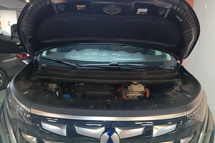 Used Denza D9 2024 DM-i 980 Four-Wheel Drive Prestige Model Engine Bay