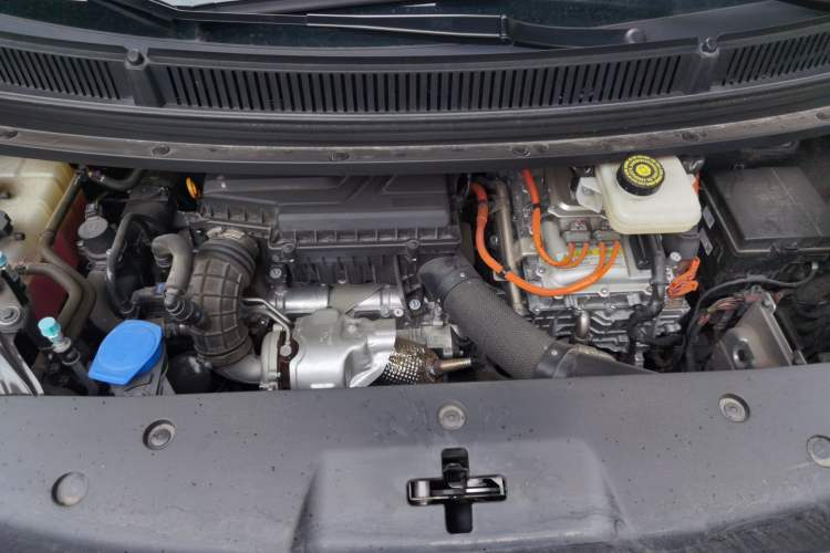 Used Denza D9 2024 DM-i 1050 Luxury Model Engine Bay