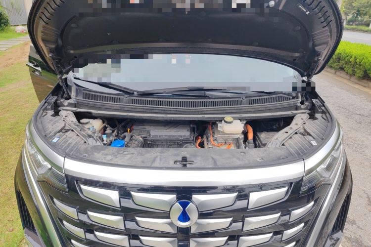 Used Denza D9 2024 DM-i 1050 Luxury Model Engine Bay