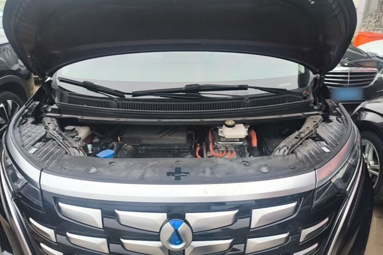 Used Denza D9 2024 DM-i 1050 Luxury Model Engine Bay
