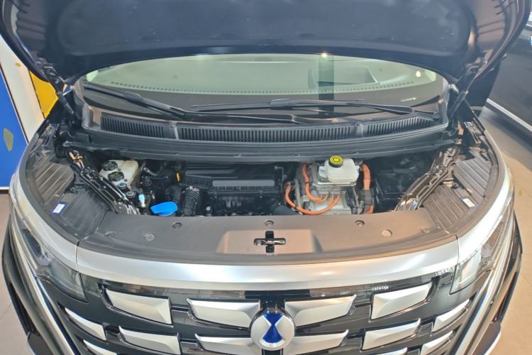 Used Denza D9 2024 DM-i 980 Four-Wheel Drive Prestige Model Engine Bay
