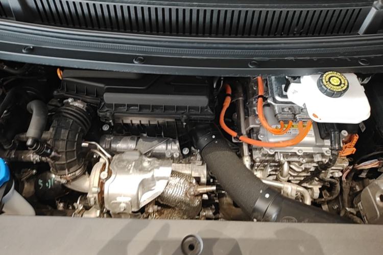 Used Denza D9 2024 DM-i 1050 Luxury Model Engine Bay