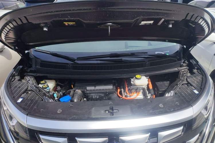 Used Denza D9 2024 DM-i 980 Four-Wheel Drive Flagship Model Engine Bay