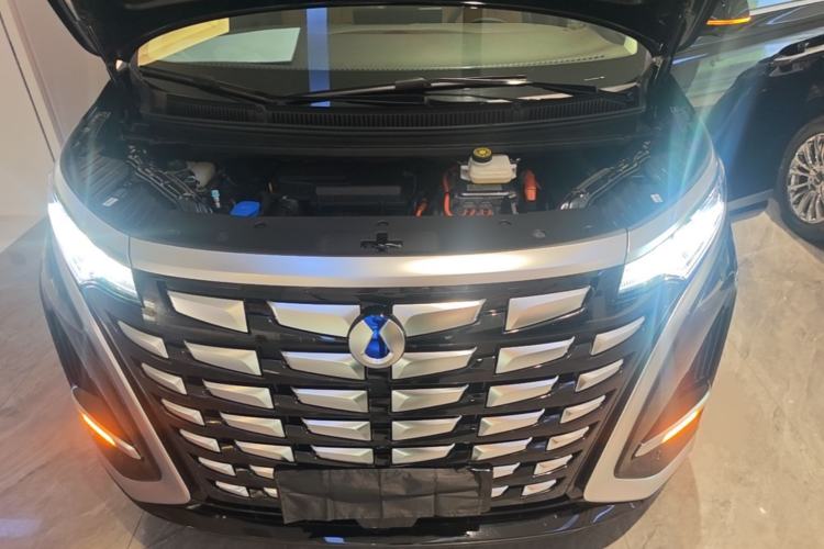 Used Denza D9 2024 DM-i 1050 Luxury Model Engine Bay