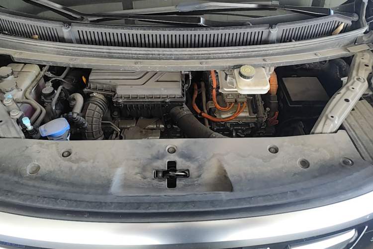 Used Denza D9 2024 DM-i 980 Four-Wheel Drive Flagship Model Engine Bay