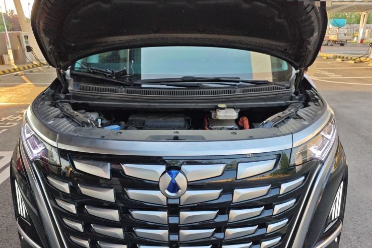 Used Denza D9 2024 DM-i 980 Four-Wheel Drive Prestige Model Engine Bay