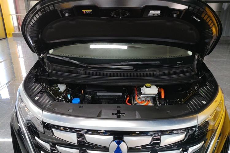 Used Denza D9 2024 DM-i 980 Four-Wheel Drive Prestige Model Engine Bay