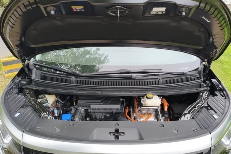 Used Denza D9 2024 DM-i 980 Four-Wheel Drive Prestige Model Engine Bay