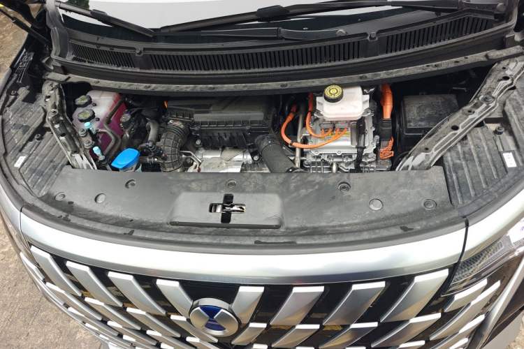 Used Denza D9 2024 DM-i 980 Four-Wheel Drive Prestige Model Engine Bay