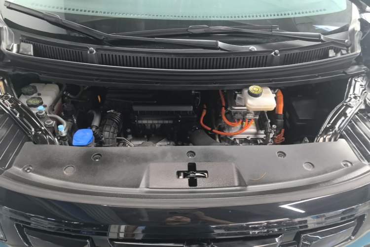 Used Denza D9 2024 DM-i 980 Four-Wheel Drive Prestige Model Engine Bay