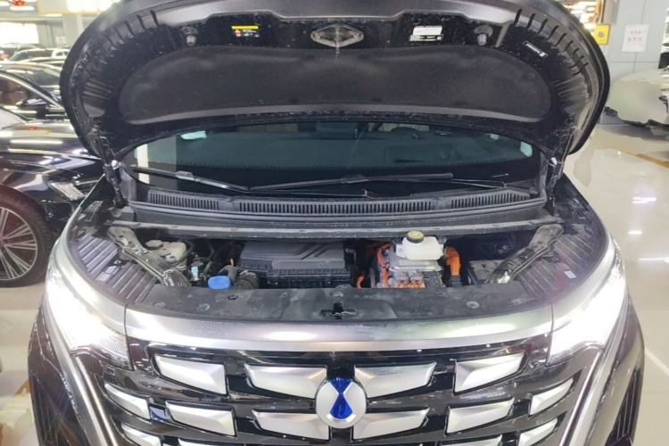Used Denza D9 2024 DM-i 980 Four-Wheel Drive Prestige Model Engine Bay