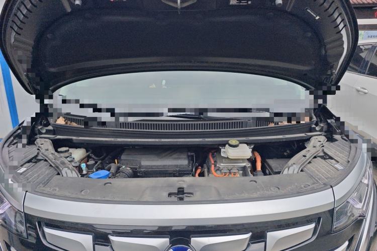 Used Denza D9 2024 DM-i 1050 Luxury Model Engine Bay