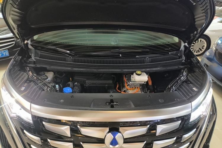 Used Denza D9 2024 DM-i 1050 Luxury Model Engine Bay