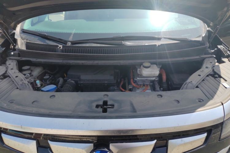 Used Denza D9 2024 DM-i 1050 Luxury Model Engine Bay