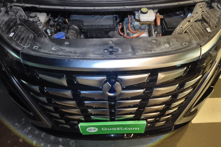Used Denza D9 2024 DM-i 1050 Luxury Model Engine Bay