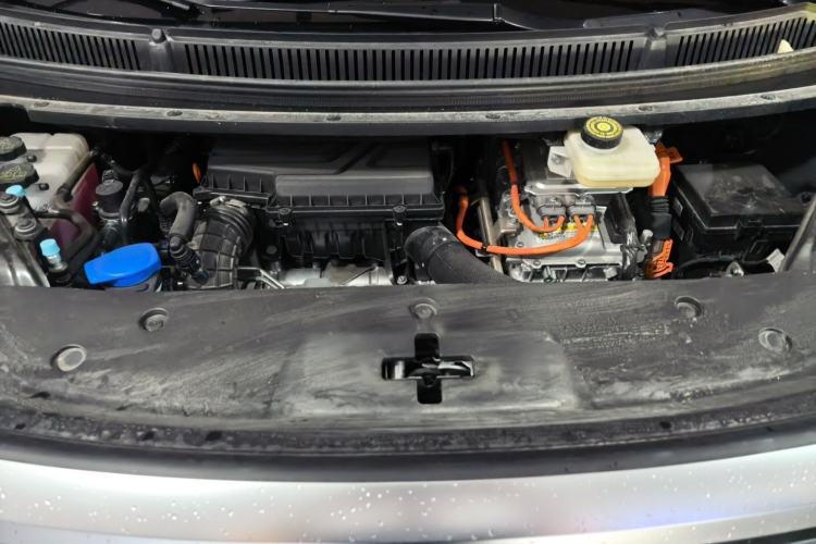 Used Denza D9 2024 DM-i 970 Luxury Model Engine Bay