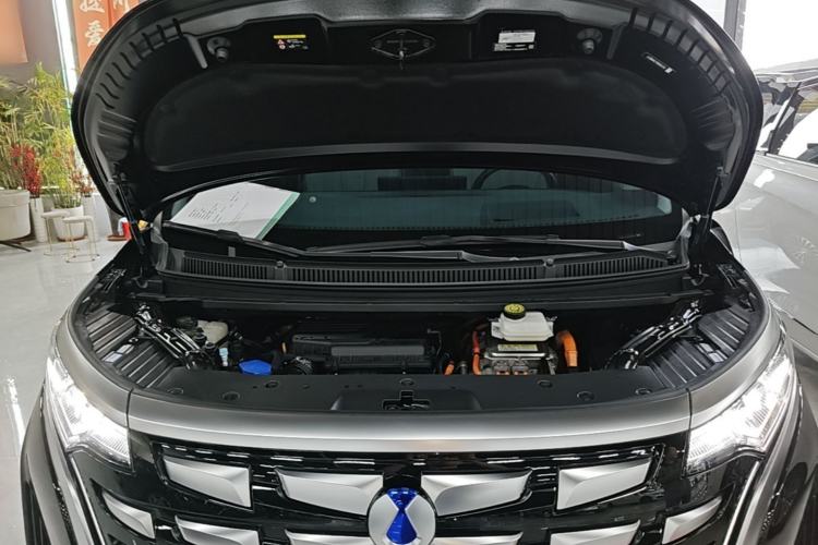 Used Denza D9 2024 DM-i 980 Four-Wheel Drive Prestige Model Engine Bay