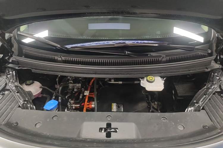 Used Denza D9 2024 EV 600 Four-Wheel Drive Prestige Model Engine Bay