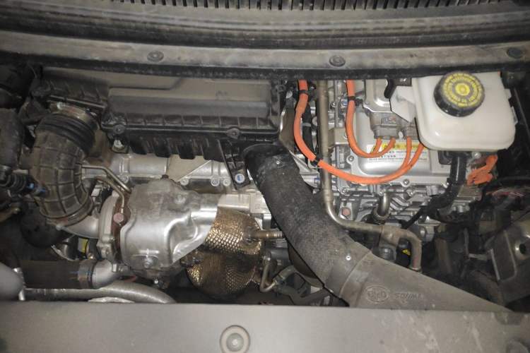 Used Denza D9 2024 DM-i 980 Four-Wheel Drive Flagship Model Engine Bay