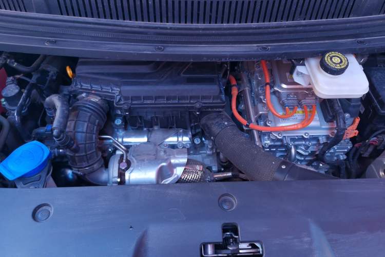 Used Denza D9 2024 DM-i 980 Four-Wheel Drive Prestige Model Engine Bay