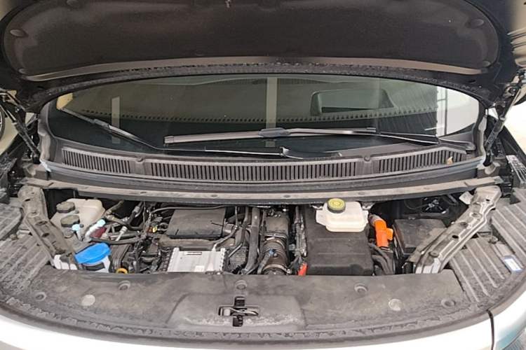 Used Denza D9 2024 DM-i 980 Four-Wheel Drive Flagship Model Engine Bay