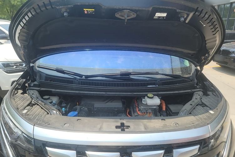 Used Denza D9 2024 DM-i 1050 Luxury Model Engine Bay