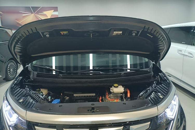 Used Denza D9 2024 DM-i 980 Four-Wheel Drive Prestige Model Engine Bay