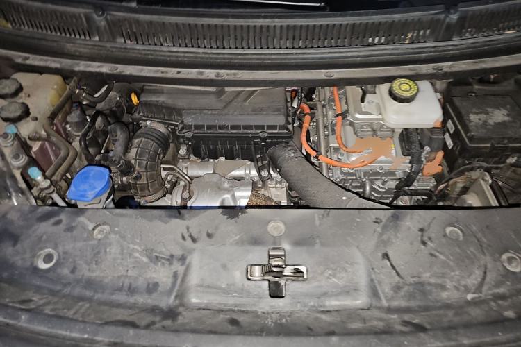 Used Denza D9 2024 DM-i 1050 Luxury Model Engine Bay