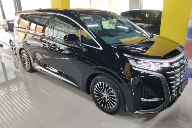 Used Denza D9 2024 DM-i 1050 Luxury Model Exterior 1