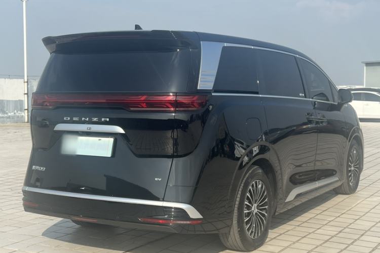 Used Denza D9 2024 EV 620 Premium Model Exterior 1