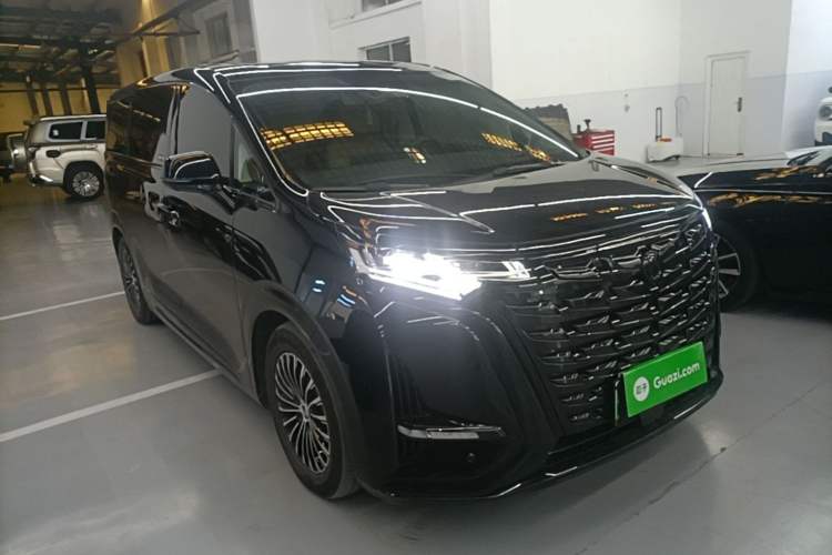 Used Denza D9 2024 DM-i 1050 Luxury Model Exterior 1