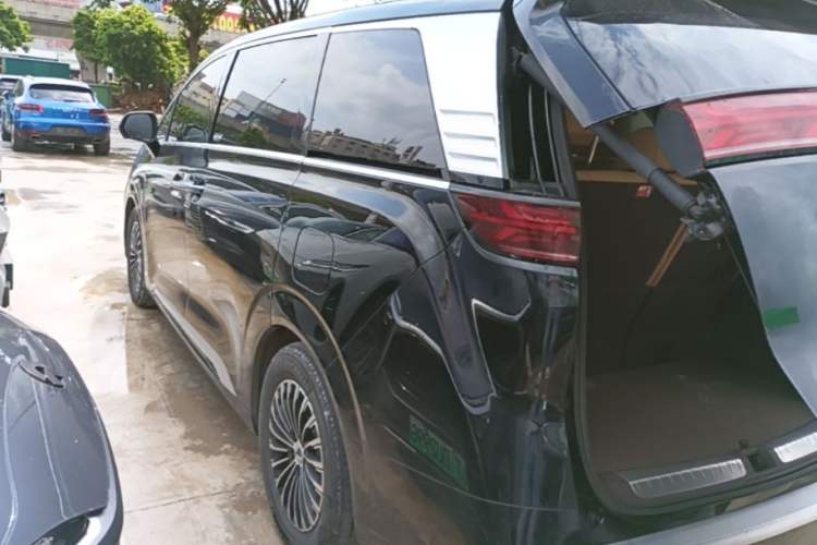 Used Denza D9 2024 DM-i 1050 Luxury Model Exterior 2