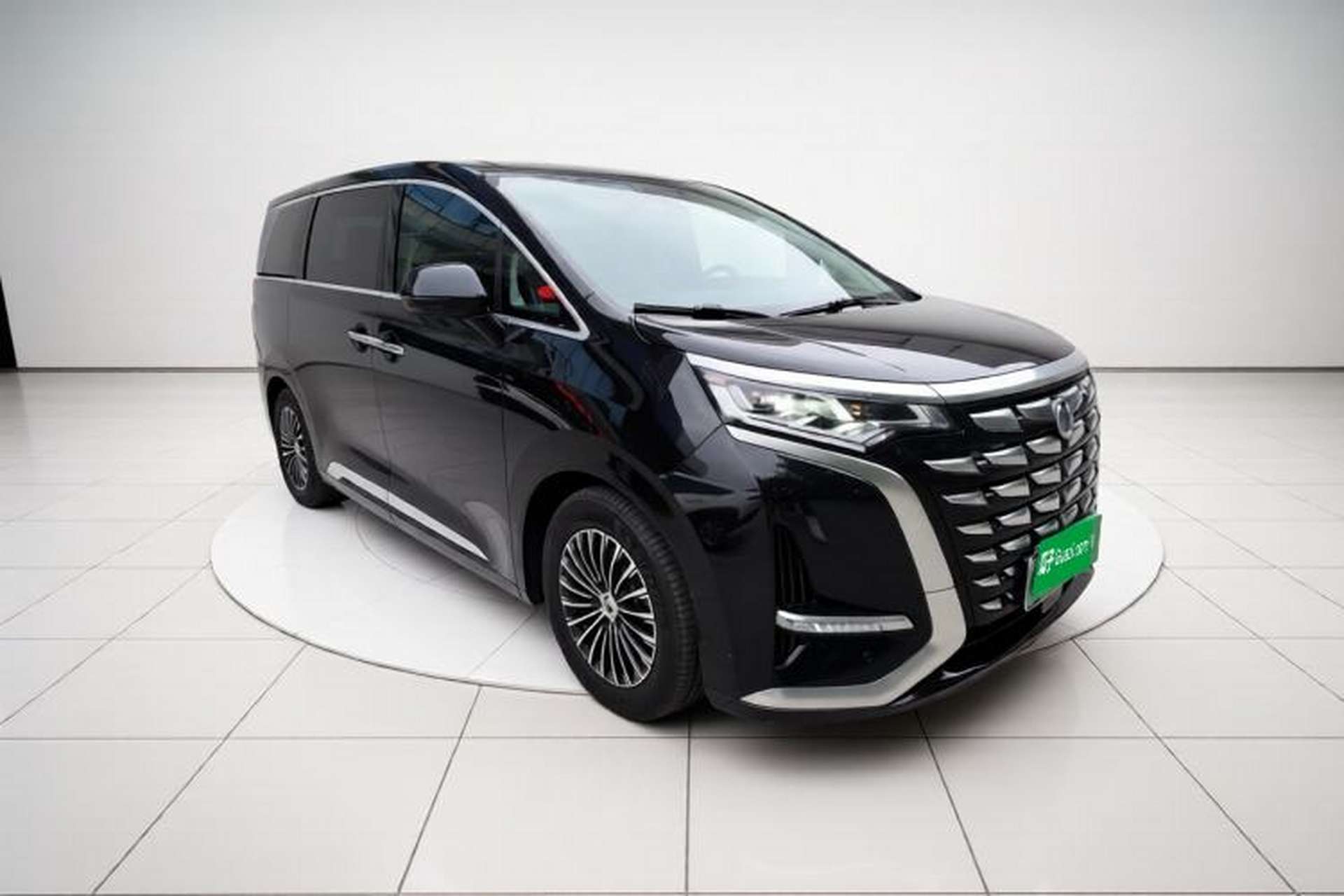 Used Denza D9 2024 DM-i 1050 Luxury Model Exterior 2