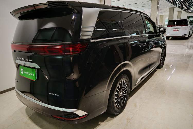 Used Denza D9 2024 DM-i 980 Four-Wheel Drive Prestige Model Exterior 2