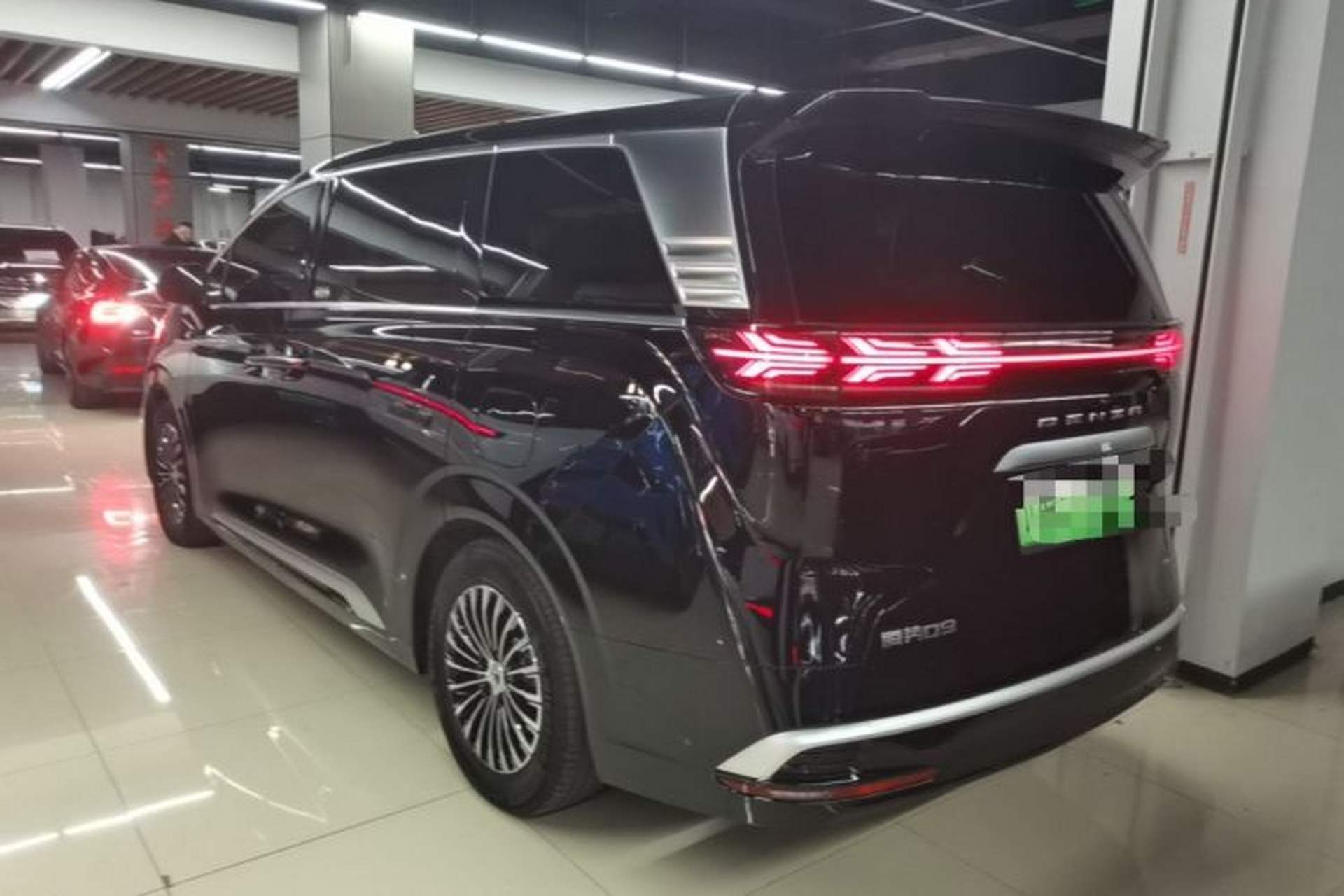 Used Denza D9 2024 DM-i 980 Four-Wheel Drive Prestige Model Exterior 2
