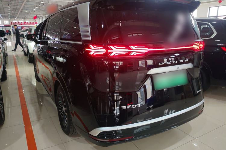 Used Denza D9 2024 DM-i 980 Four-Wheel Drive Prestige Model Exterior 2