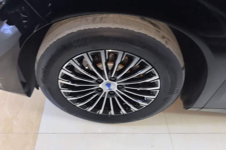 Used Denza D9 2024 DM-i 980 Four-Wheel Drive Prestige Model Exterior 2