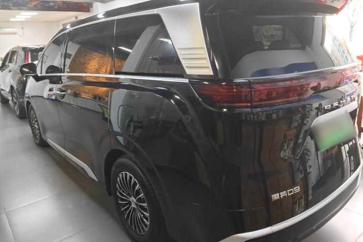 Used Denza D9 2024 DM-i 980 Four-Wheel Drive Prestige Model Exterior 2