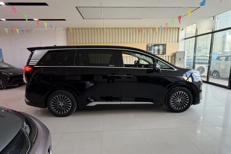 Used Denza D9 2024 DM-i 980 Four-Wheel Drive Prestige Model Exterior 2