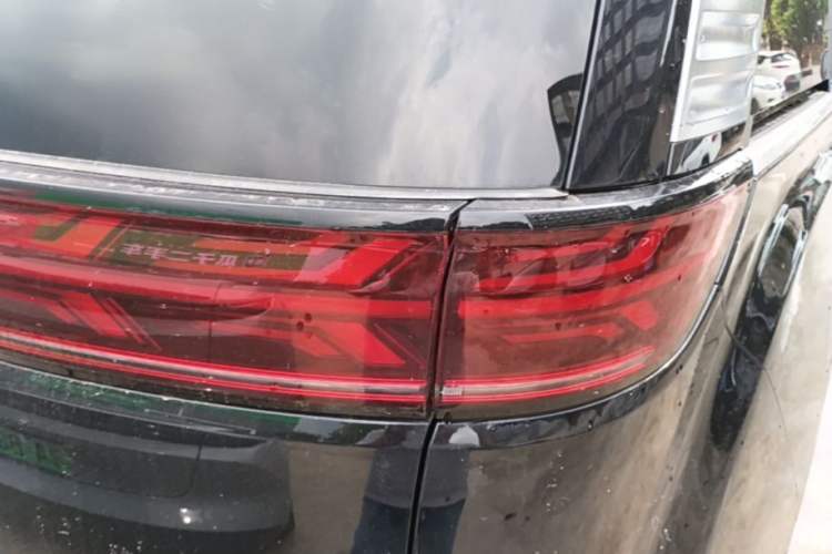 Used Denza D9 2024 DM-i 1050 Luxury Model Exterior 3