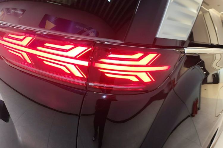 Used Denza D9 2024 DM-i 980 Four-Wheel Drive Prestige Model Exterior 3